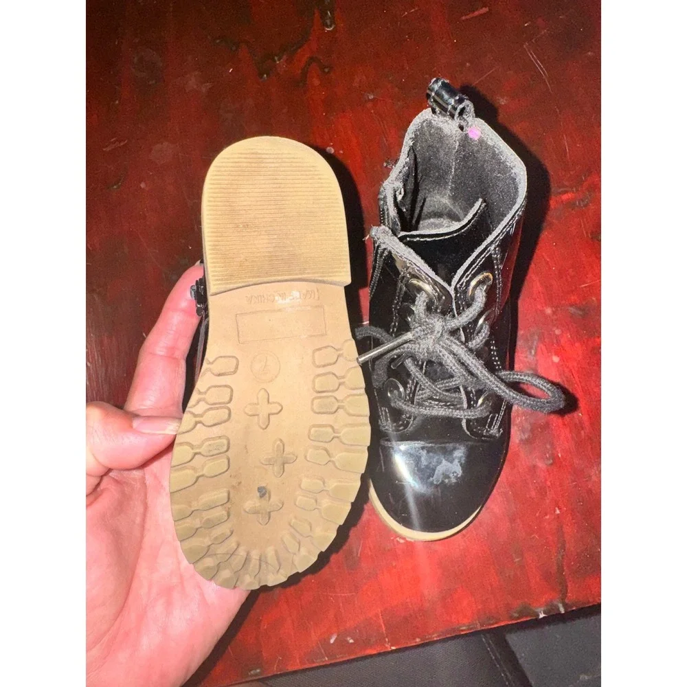 Kids boots size 7c